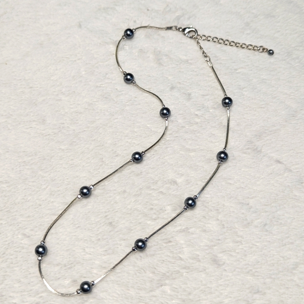 Vintage 80's Silvertone and Faux Grey Pearl Choker Necklace and Earring Set - Picture 5 of 7